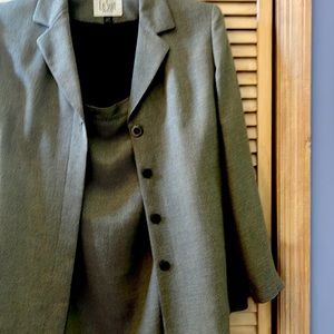 Le suit, Grey skirt suit size 12 petite.